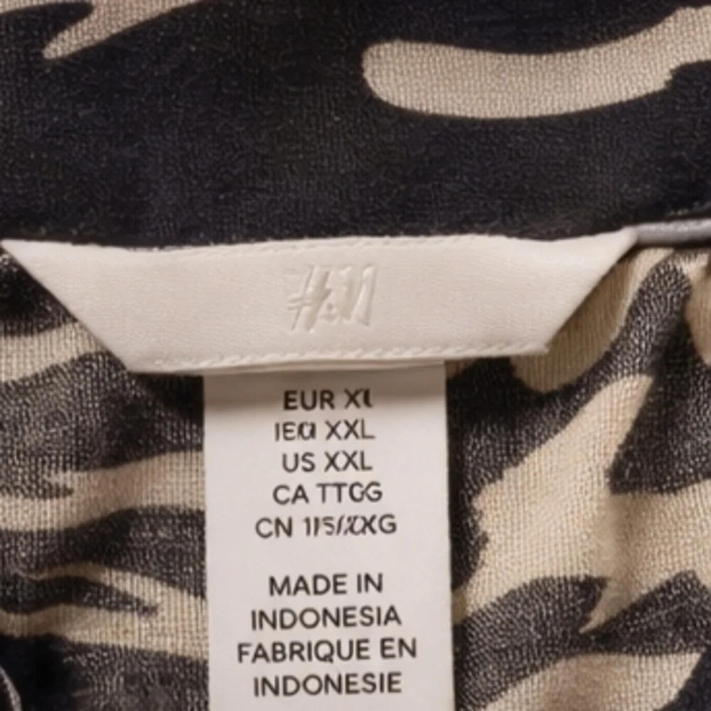 H&M Black and Cream Zebra-Print Blouse with Elastic Hem - Picture 3 of 4